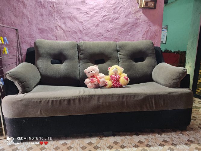 I am selling 1 Sofa