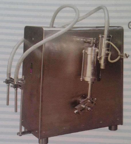 Liquid filling machine 