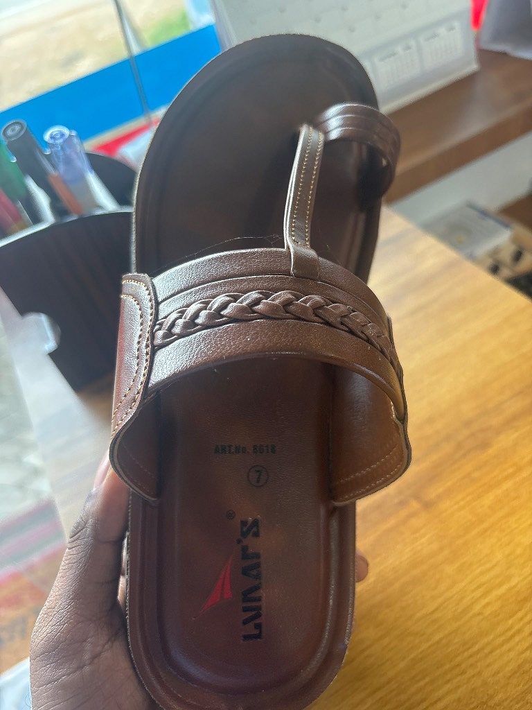 Lunar's Brown Men's Toe-Ring Sandals - Size 7