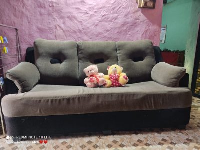 I am selling 1 Sofa