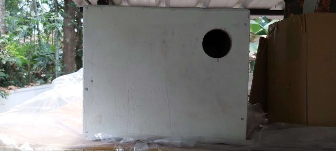 Breeding box for birds at low rates