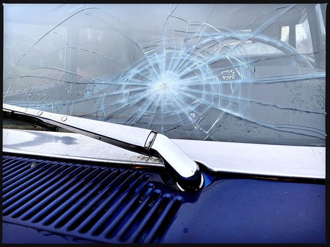 Windshield crack repair services in Vyttila, Ernakulam- Car Glass Repair
